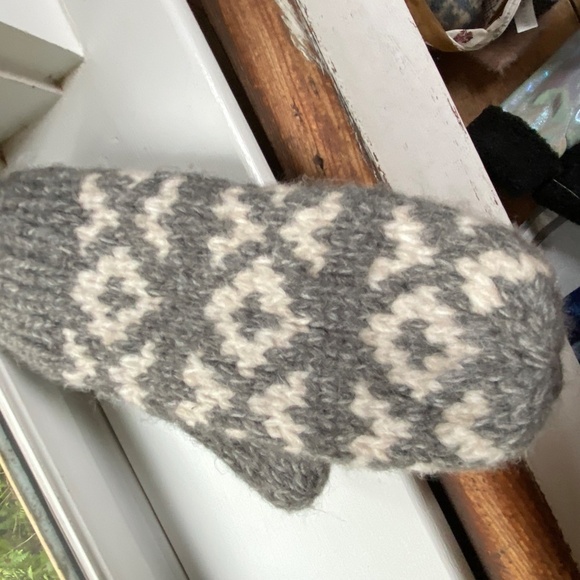 Anthropologie Wooly Soft Fair Isle Mittens - Picture 2 of 4